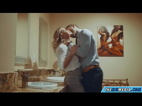 ❤️ Þegar busty ljóska tælir þig á almenningssalerni ️❌ Harð klám á is.pornjimbo.ru